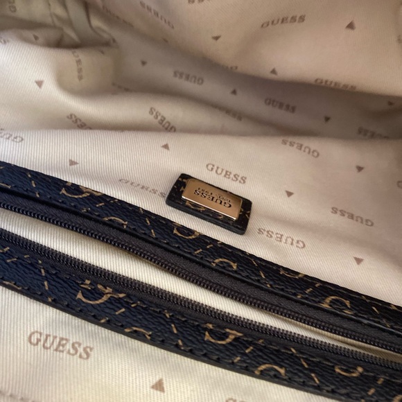 Guess Handbag NWOT Released 2024 - Picture 6 of 15